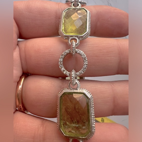 Green Stone and Silver-Tone Toggle Clasp Bracelet - Picture 4 of 9